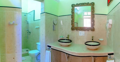 Standard Triple Room, Multiple Beds, Accessible | Bathroom | Shower, rainfall showerhead, free toiletries, hair dryer