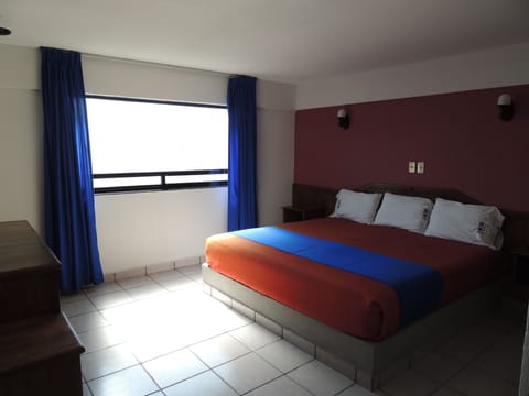 Traditional Room, 1 King Bed, Non Smoking | Egyptian cotton sheets, premium bedding, individually decorated