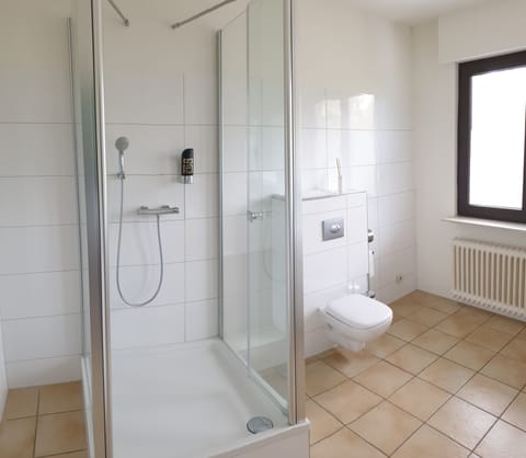 Double Room | Bathroom | Shower, free toiletries, hair dryer, slippers