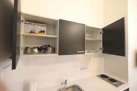 Romantic Apartment, Multiple Beds, Accessible, Non Smoking | Private kitchen | Coffee/tea maker, cookware/dishes/utensils