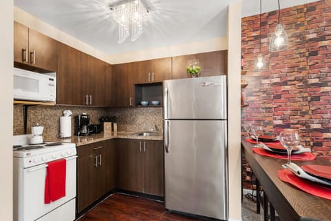 Apartment, Multiple Beds | Private kitchenette | Fridge, microwave, oven, stovetop