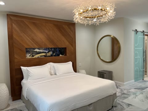 Deluxe Room | Individually decorated, individually furnished, free WiFi, bed sheets