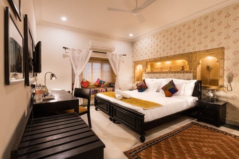 Deluxe Double Room | Select Comfort beds, minibar, in-room safe, desk
