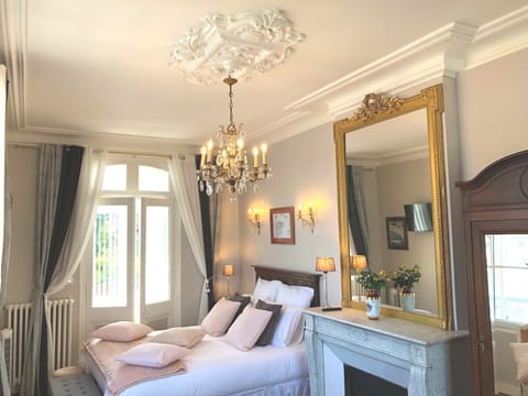 Deluxe Double Room, 1 Queen Bed, Sea View | Premium bedding, in-room safe, individually decorated, desk