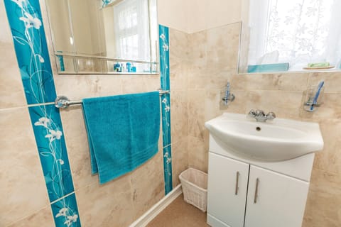 Separate tub and shower, free toiletries, hair dryer, bathrobes