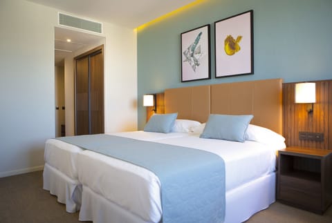 Deluxe Room (Superior Twin) | In-room safe, desk, free WiFi, bed sheets