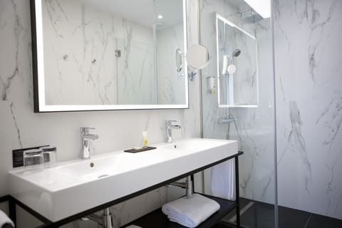 Deluxe Room (Family) | Bathroom | Shower, rainfall showerhead, eco-friendly toiletries, hair dryer