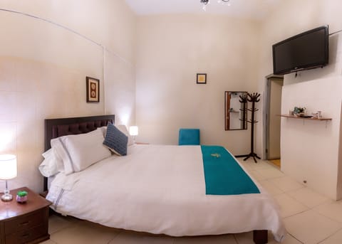 Classic Room, 1 Double Bed | Premium bedding, down comforters, iron/ironing board, free WiFi