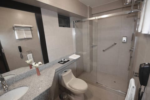 Standard Room, 2 Queen Beds | Bathroom | Shower, rainfall showerhead, free toiletries, hair dryer