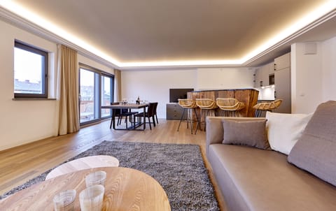 Comfort Suite, 3 Bedrooms, Mountain View (7) | Living area | Flat-screen TV, heated floors