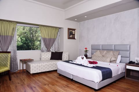 Superior Room | 1 bedroom, premium bedding, minibar, in-room safe