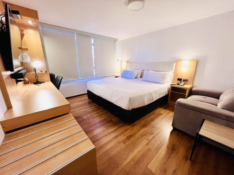Executive Room | Desk, free WiFi, bed sheets
