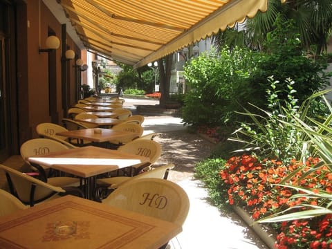 Food court