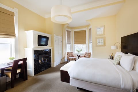 Superior Plaza King | Egyptian cotton sheets, premium bedding, pillowtop beds