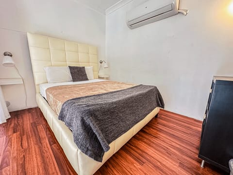 Apartment, 1 Queen Bed with Sofa bed | Iron/ironing board, free WiFi, bed sheets