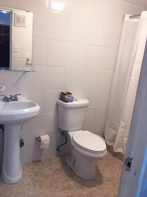 Apartment, Multiple Beds | Bathroom | Shower, free toiletries, hair dryer, towels