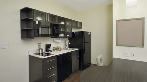 Suite, 1 Bedroom | Desk, laptop workspace, blackout drapes, free cribs/infant beds