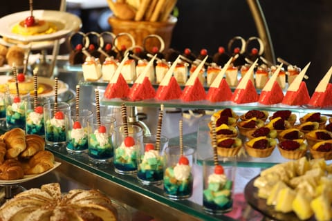 Daily buffet breakfast (INR 600 per person)