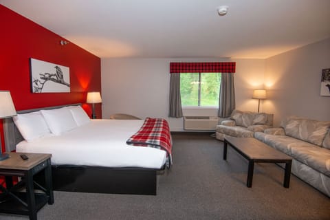 Suite, 1 King Bed with Sofa bed | Individually decorated, individually furnished, soundproofing, free WiFi