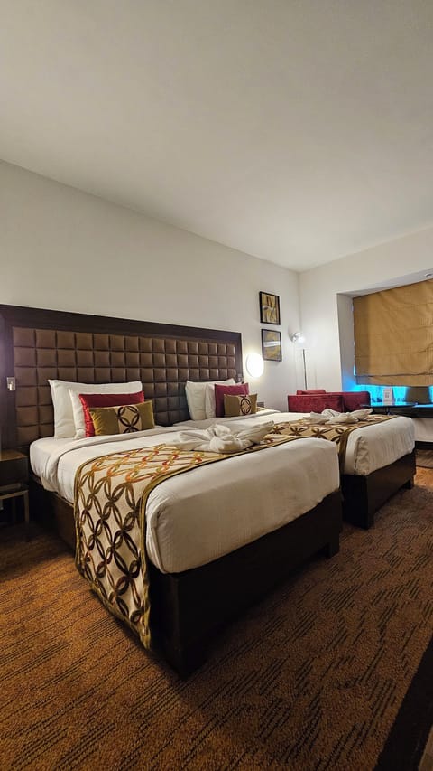 Deluxe Twin Room, Non Smoking | Premium bedding, Select Comfort beds, minibar, in-room safe