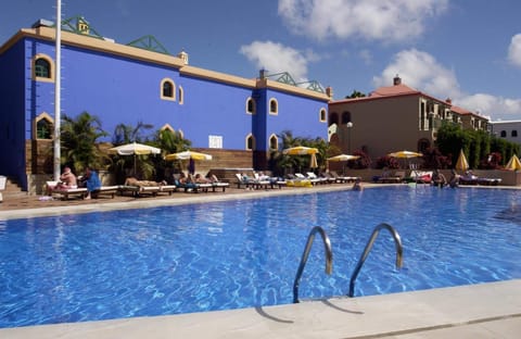 Outdoor pool, open 10 AM to 6 PM, pool umbrellas, sun loungers