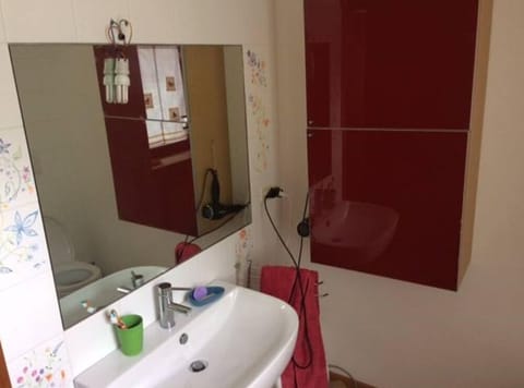 Triple Room, Shared Bathroom | Bathroom | Shower, hair dryer, bidet, towels