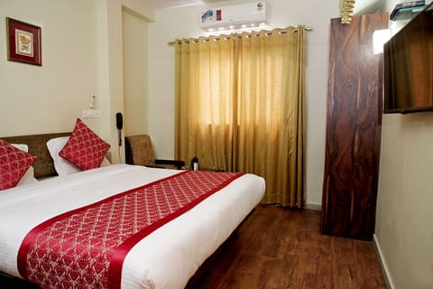 Deluxe Room | In-room safe, individually decorated, individually furnished