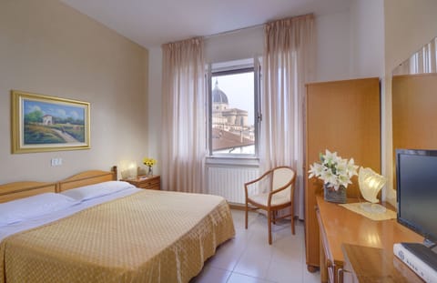 Double Room | Frette Italian sheets, pillowtop beds, desk, free WiFi