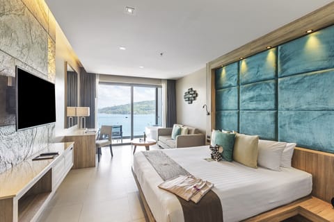Deluxe Room, 1 King Bed, Sea View | Room amenity