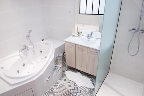 Premium bedding, individually decorated, individually furnished, desk