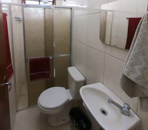 Shower, free toiletries, towels