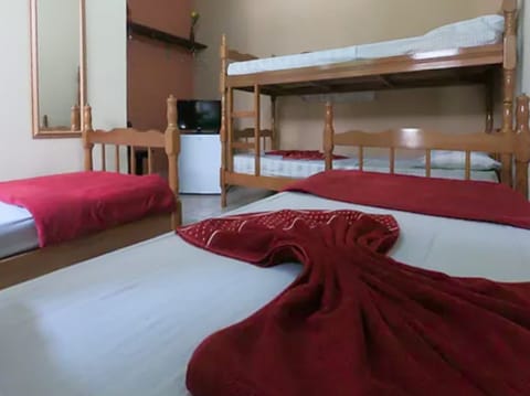 Quadruple Room | Minibar, free WiFi, bed sheets