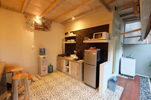 kitchen for traveler, less thank your home kitchen !