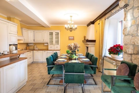 Villa Gorica dinning room and kitchen