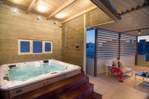 rooftop indoor heated spa bathtub (Jacuzzi)