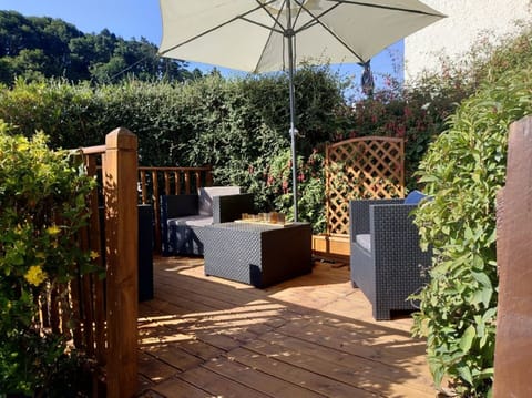 "lower deck" sea view sun-trap-brekfast area on the rear