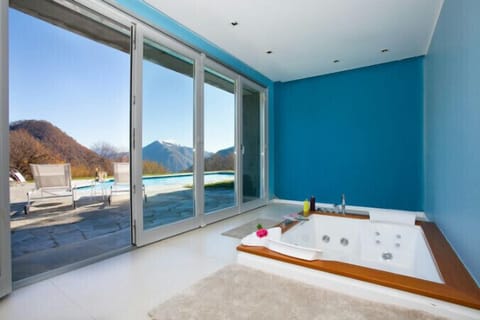 Whirlpool tub