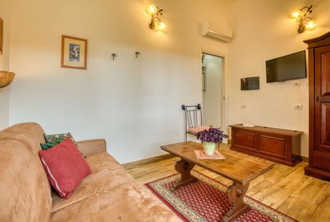 Suite | Living room | Flat-screen TV