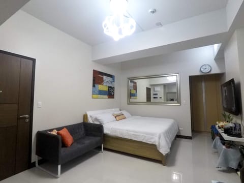 Comfort Condo | Desk, blackout drapes, free WiFi, bed sheets
