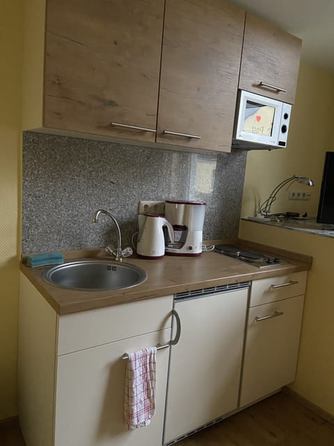 Twin Room, 2 Twin Beds, Annex Building | Private kitchenette