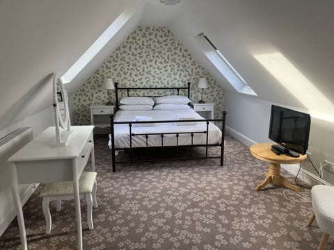 Double Room | In-room safe, laptop workspace, iron/ironing board, free WiFi