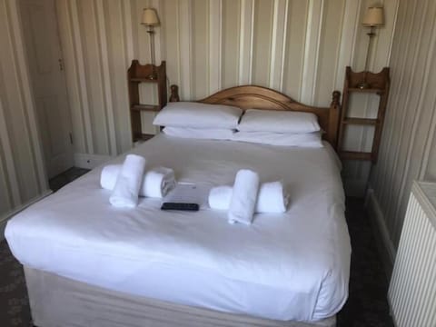 Small Double Room | In-room safe, laptop workspace, iron/ironing board, free WiFi