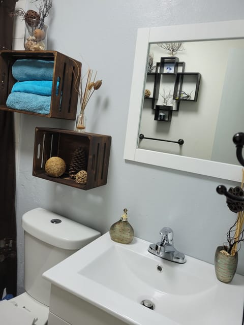 Deluxe Apartment, 1 Bedroom, Non Smoking | Bathroom | Combined shower/tub, deep soaking tub, rainfall showerhead, towels