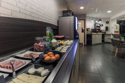 Daily buffet breakfast (EUR 12.9 per person)