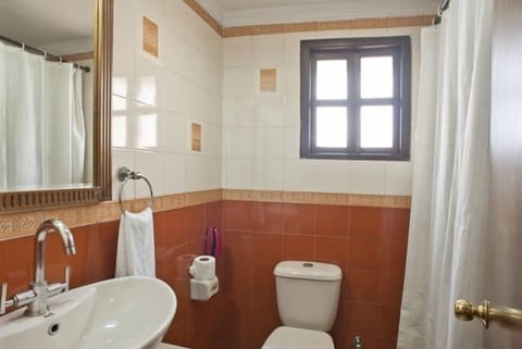 Deluxe Double Room | Bathroom | Towels