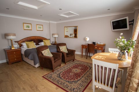 Executive Double or Twin Room, Accessible, Ensuite (Large) | Desk, free WiFi, bed sheets