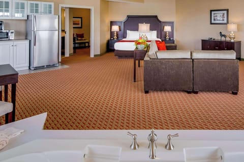 Presidential Suite - Bayfront | Premium bedding, pillowtop beds, in-room safe, individually decorated