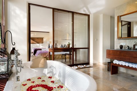 Family Suite, 1 Bedroom | Bathroom | Separate tub and shower, free toiletries, hair dryer, bathrobes