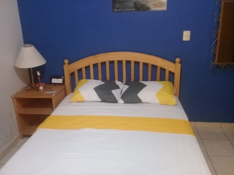 Comfort Single Room, 1 Large Twin Bed, with Fan | Free WiFi, bed sheets