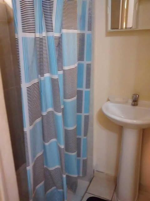 Comfort Single Room, Air Conditioning | Bathroom | Shower